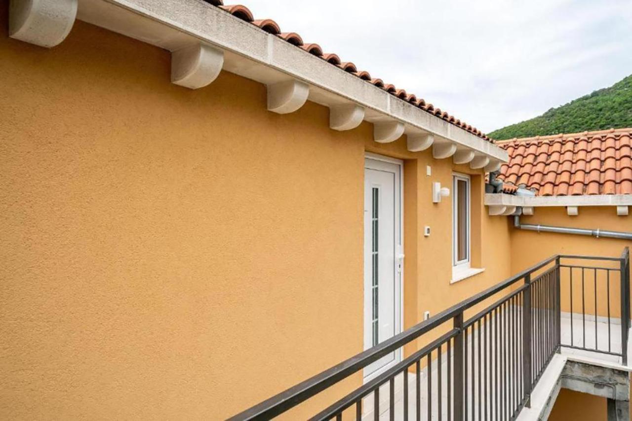 Apartment Matej Mokosica Exterior photo